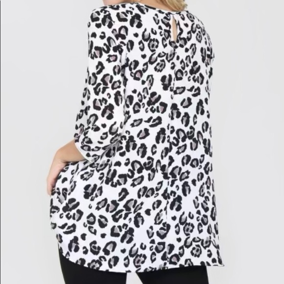 Leopard Key Hole three quarter length top - Picture 2 of 6